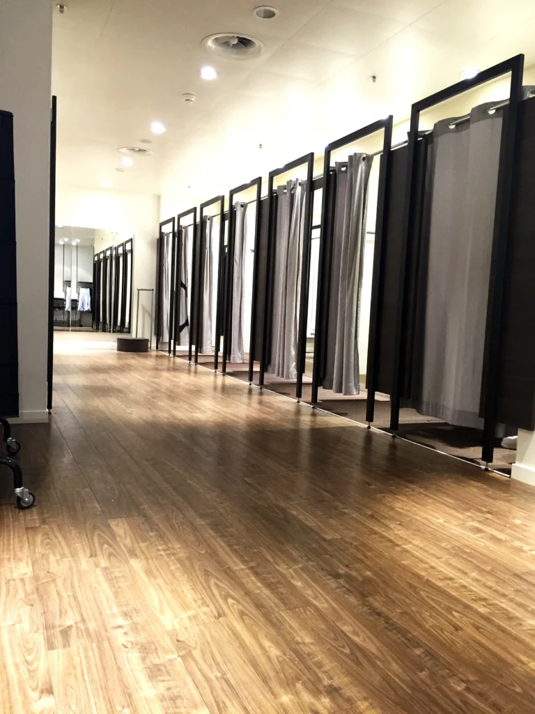 Por qué los pisos PVC son los ideales para espacios comerciales